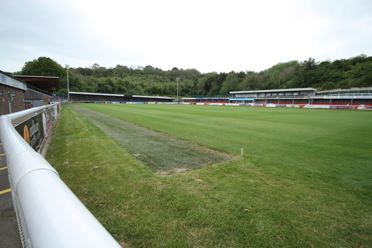 WHITES BEAT THE LEAGUE LEADERS

DOVER 2-1  <a href="/BarrowAFC/">Barrow AFC</a> 

A goal from <a href="/willdehav/">Will De Havilland</a> and a late winner from <a href="/woodsyyy/">michael woods</a> give Andy Hessenthaler’s men three points against the top-of-the-table Bluebirds on Tuesday evening.

doverathletic.com/event/dover-at…