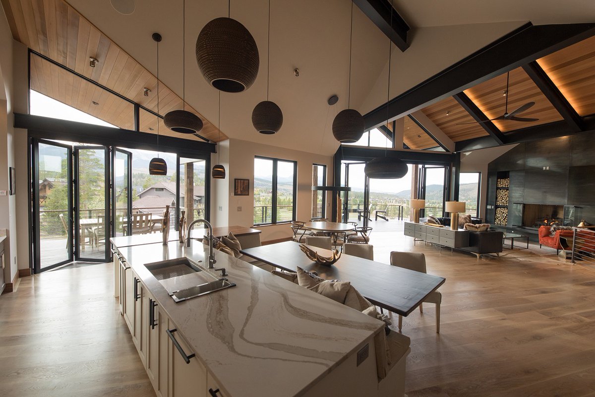 WeatherShield's tweet photo. #WSBlog Whether you are building a new custom home or remodeling, there are a few important things to consider when picking out a new patio door. https://t.co/lloDpWNxXY https://t.co/3uApdJTSsg