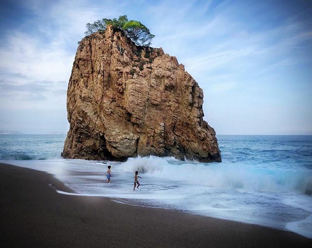 L’#InstantDestaCat que hem seleccionat avui és aquesta imatge de @mar_de_rinlo. Moltes gràcies, Mar, per les teves fotos i per compartir-les amb nosaltres!
💜❤️💛💚💙 👉🏻Recordeu: si voleu ser mencionats, seguiu-nos i etiqueteu amb #igerscatalonia i #iger… ift.tt/31oRYpC
