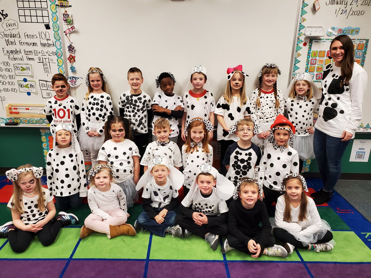 Castillo_LF1st's tweet photo. 101st day of 1st grade!!! #leadthewaylf #LightFarmsFirsties https://t.co/S85VzswkJ5
