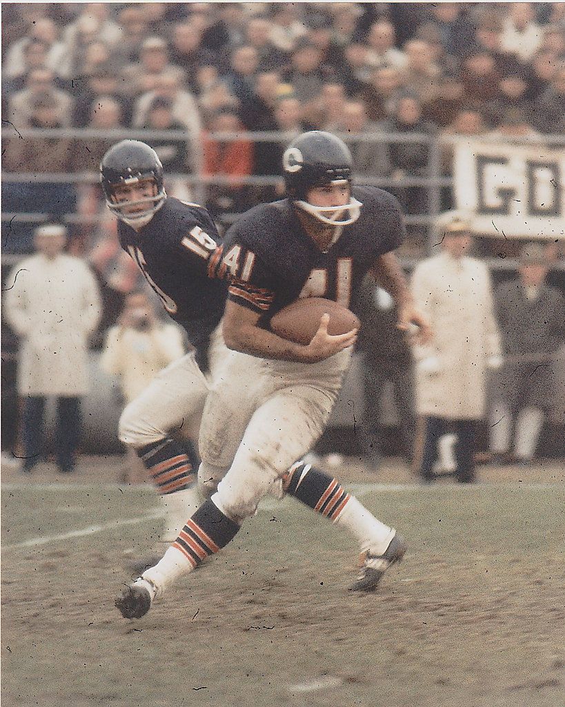 Today is #WorldCancerDay ! Here is a picture of the late great Brian Piccolo @ChicagoBears. Keep up the fight! @makecancerknown @worldcancerday @SU2C
 #CANCER #NFLHistory #BearDown #DaBears #Bears100
