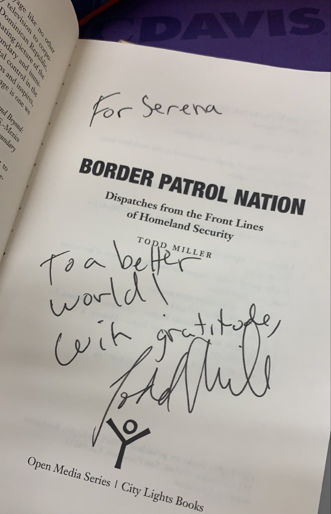 serena_brielle's tweet photo. I got my book signed by @twmillerr !!!
Thank you for focusing your work on such an important and contemporary issue, much respect π and thank you @LPRGatUCD for bringing him to @ucdavis #borderpatrolnation #empireofborders #usmexicoborder #borderpolicy #MustReads2020 https://t.co/Ob8p45MYOD