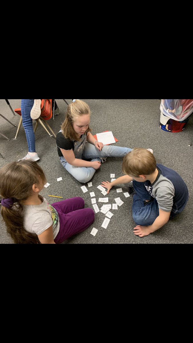 wetzelcs's tweet photo. At Paden City Elementary....4th grade and 1st grade book buddies, writing and reading sentences. #reading #writing #learning #studentsworkingtogether #WetzelPride @etomansuper https://t.co/0qHgdEzJrF
