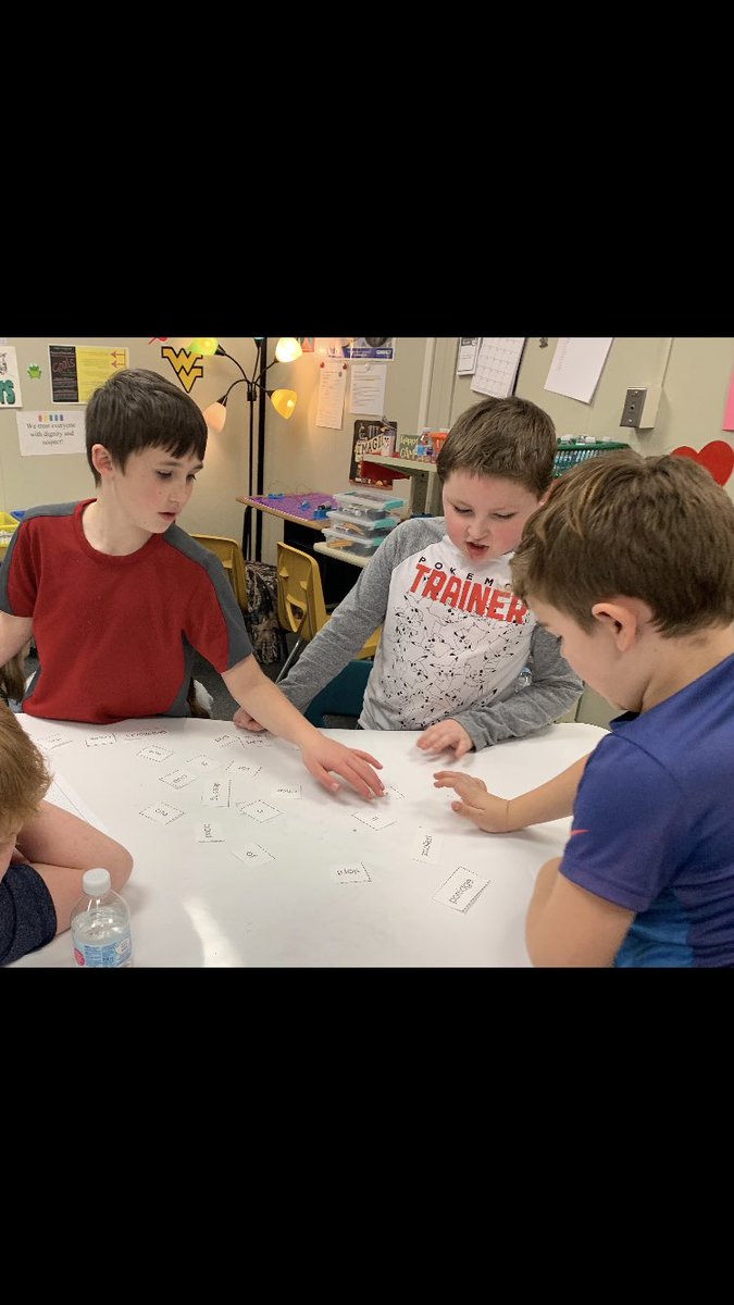 wetzelcs's tweet photo. At Paden City Elementary....4th grade and 1st grade book buddies, writing and reading sentences. #reading #writing #learning #studentsworkingtogether #WetzelPride @etomansuper https://t.co/0qHgdEzJrF