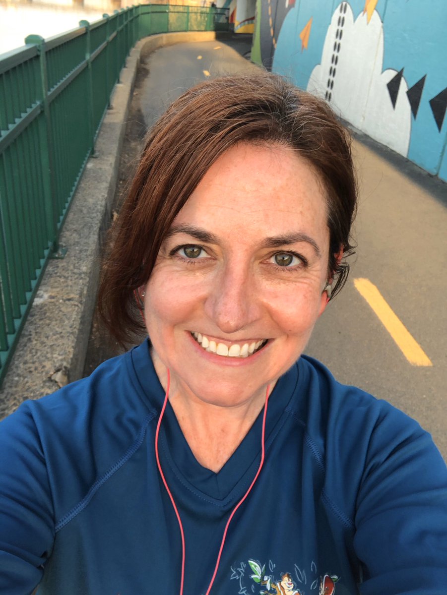Emjay1028's tweet photo. Today was like a #weather gift to me! ๐๐ป #MJWeather #ViewFromEveningRun #SignsOfSpring #Boston #4Miler #NegativeSplits #SpeedDay #BUBridge #Esplanade https://t.co/5I0BHSIoRu