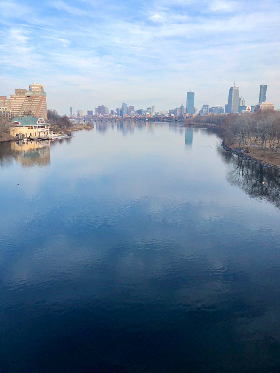 Emjay1028's tweet photo. Today was like a #weather gift to me! ๐๐ป #MJWeather #ViewFromEveningRun #SignsOfSpring #Boston #4Miler #NegativeSplits #SpeedDay #BUBridge #Esplanade https://t.co/5I0BHSIoRu