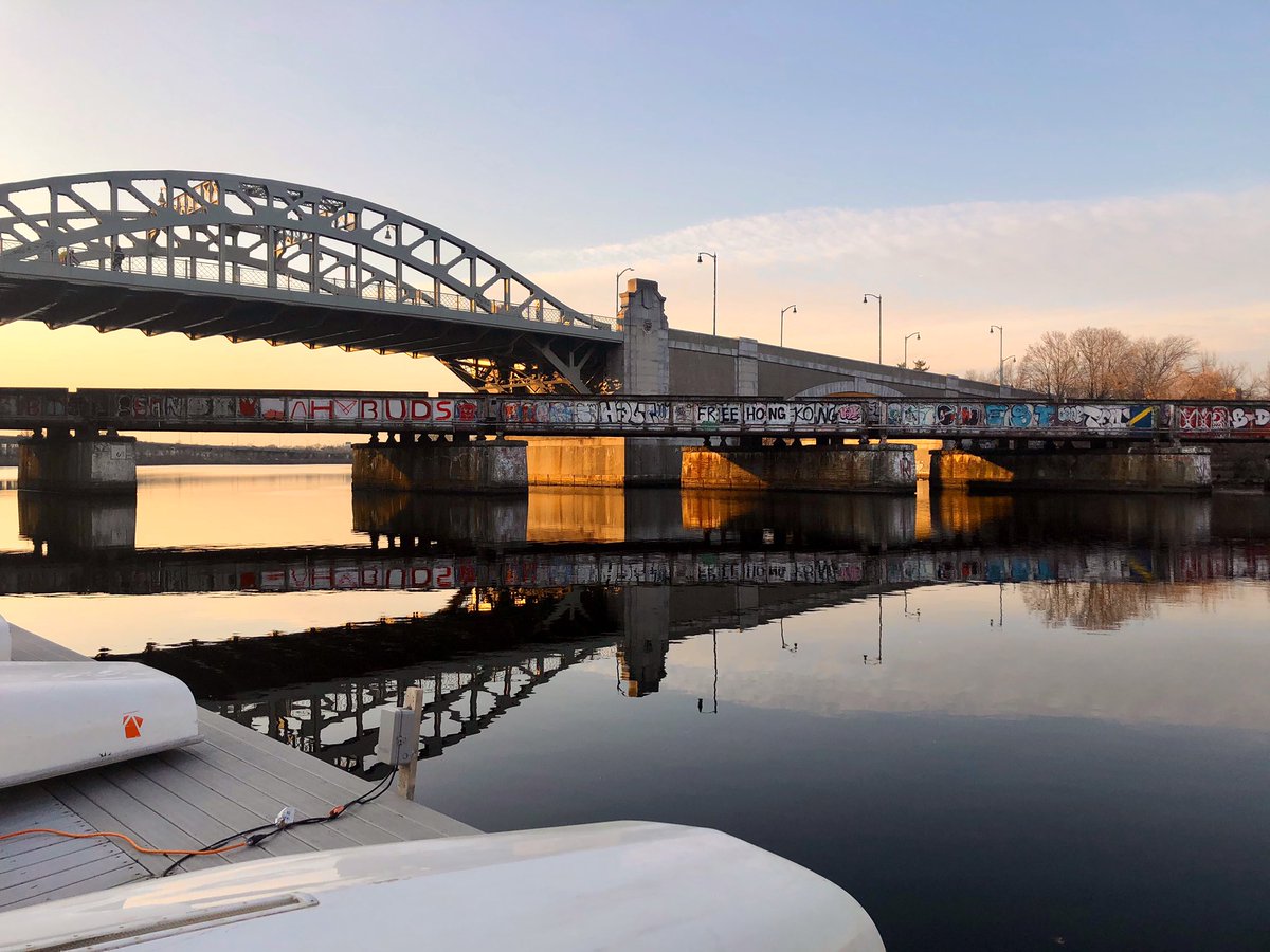 Emjay1028's tweet photo. Today was like a #weather gift to me! ๐๐ป #MJWeather #ViewFromEveningRun #SignsOfSpring #Boston #4Miler #NegativeSplits #SpeedDay #BUBridge #Esplanade https://t.co/5I0BHSIoRu