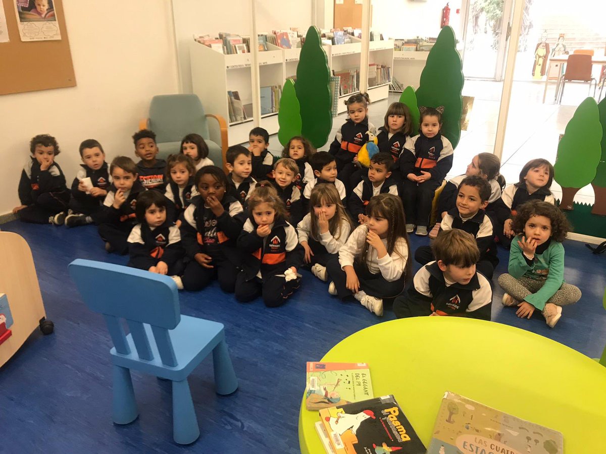 SalesiansMAT's tweet photo. Eduquem persones #comunicatives i amants de la lectura i, per això, els nens i nenes de P4 van visitar la #bibliotecapompeufabra @bibliosmataro El #perfildesortida comença a Infantil! https://t.co/h9T7D4Or0P