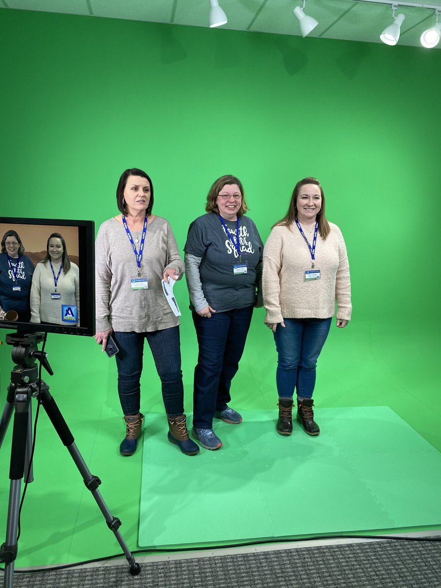 MishoeAngie's tweet photo. @becca_48 @craven65mustang and Shila Tharp Learning how Acellus teaching videos are recorded at our Acellus training. #Lex3grows https://t.co/DvMI3Vwsyd