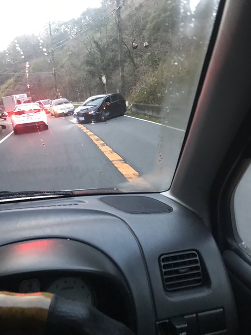 事故 有馬街道 上りの平野 水呑で事故 プリウスがスピンしてる そのため渋滞 現地の画像や動画まとめ まとめダネ 事故 有馬街道 上りの平野 水呑で事故 プリウスがスピンしてる そのため渋滞 現地の画像や動画まとめ まとめダネ