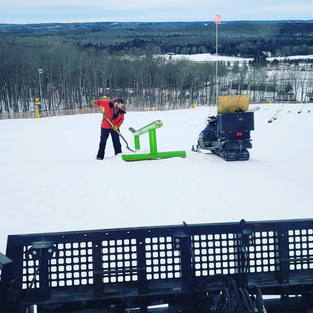 MtStLouis's tweet photo. Lil' re-set in the Junkyard. Ton 'o' shoveling from the best Park Rangers. Overseeing it all from the big cat.
.
.
.
#gowherethesnowis
#junkyard
@PistenBullyUSA @billabong1973
๐ธcred: #GroomerDecker
TerrainParkCrew cred: #ParkRangerAndrew #tagemifyouknowem https://t.co/TmJj3o8zW4
