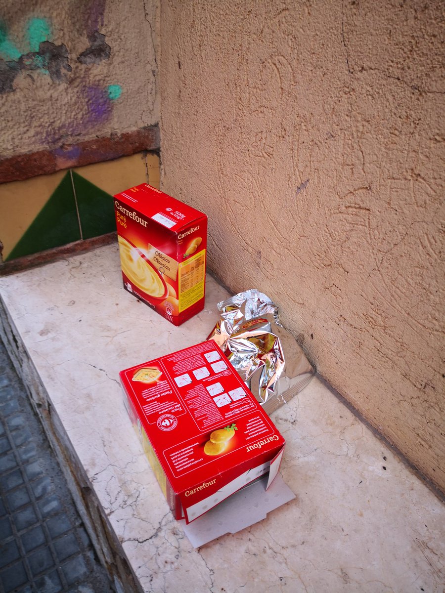 AjMoia's tweet image. ‼️Dipositem cada residu a la fracció que toca perque la via pública no es converteixi en un abocador:
➡️ Els residus s&apos;han de dipositar dins dels contenidors.
➡️ Els voluminosos s&apos;han de portar a la deixalleria o consultar calendari de recollida. 
#recicla #reutilitza #respecta