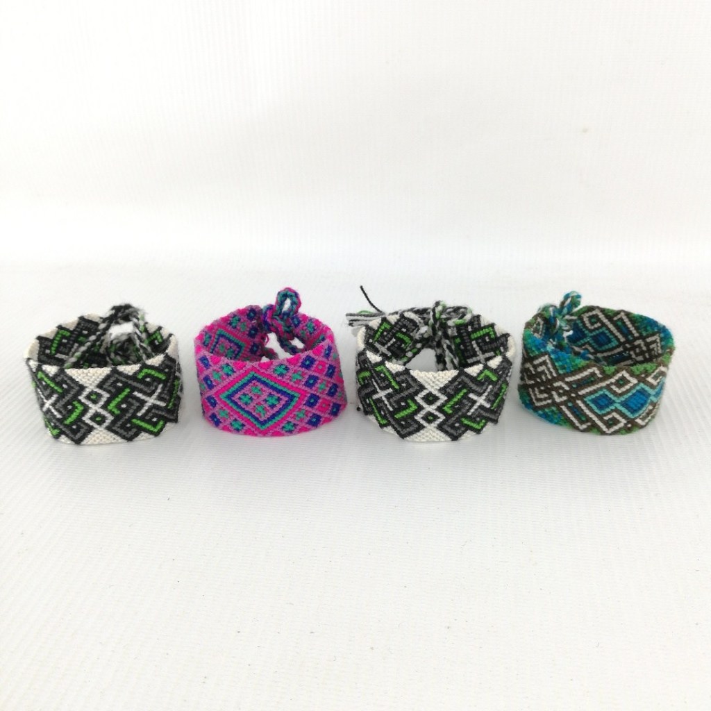 WayuuMBags's tweet photo. (4-PACK) WAYUU BRACELET SINGLE THREAD – 3 CM – HANDMADE COLOMBIAN PRODUCT – HIGH QUALITY – WMA0048 https://t.co/AL1S6aPjmr https://t.co/7usnqDPOCm
