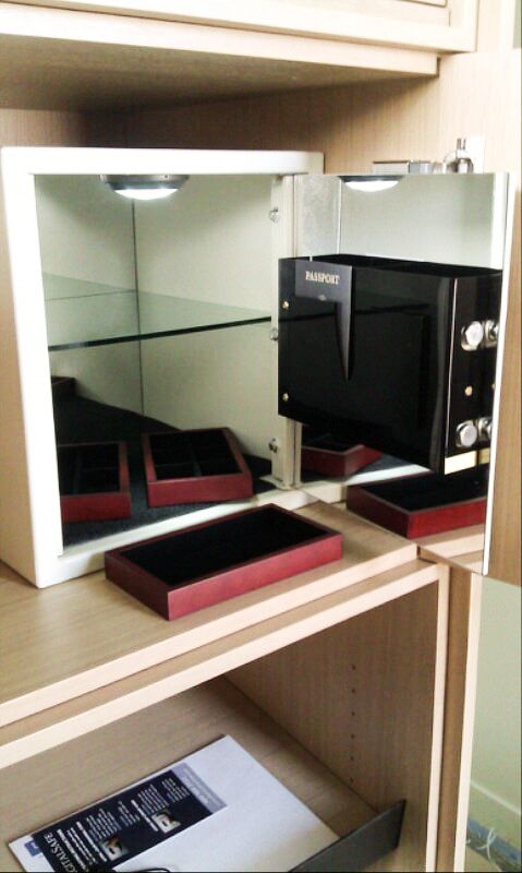 digitalsafes's tweet image. The Ambassador Box Safe is our medium size box safe. It's a great size to fit into a closet or cabinet!
#homesecurity #boxsafe #closetsafe