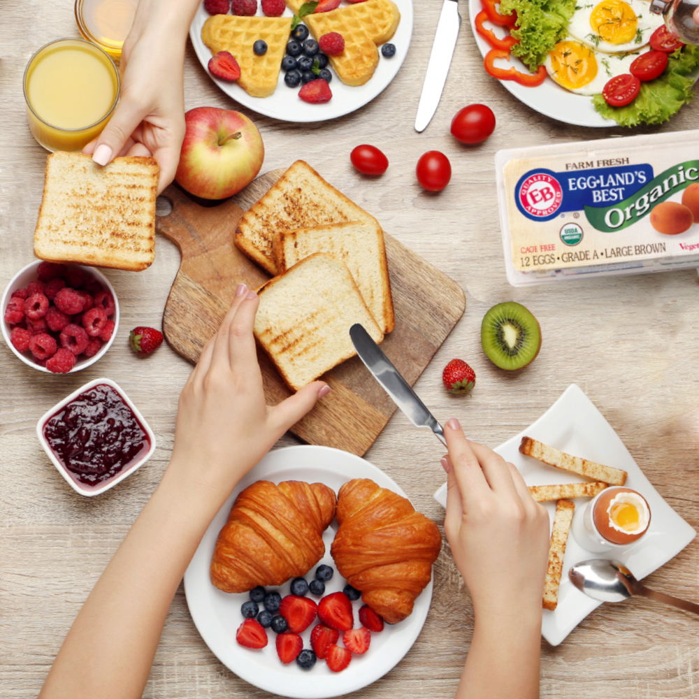 EgglandsBest's tweet photo. Only Eggland’s Best eggs contain 6X more Vitamin D than ordinary eggs! Vitamin D aids in the body’s absorption of calcium, helping to form and maintain strong bones.😍
#madewithEB #onlyfeedmeEB #calcium #vitamind #upgradeya https://t.co/gtAWUnT8bU