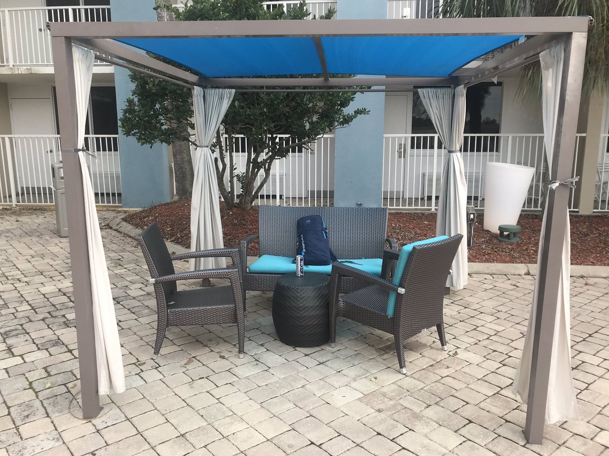 Salesforce_Em's tweet photo. There are worst places to use as an office for a couple of hours after training for 7 days! #jacksonville #hilton #delphifdc #salesforce https://t.co/MZo7kLZMFd