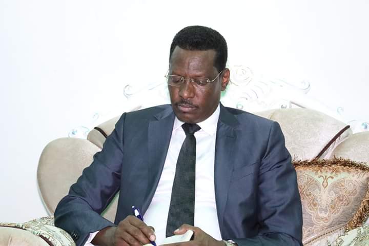 MrQoorqoor's tweet photo. Waxaan kulan gaar ah la yeeshey hoggaanada kala duwan ee Ciidamada Amniga DG Galmudug.

Waxaan  uga mahadceliyey taliyeyaasha sida xilkasnimada leh ee ay u guteen waajibaadkooda amni.

Waxaana ku dhiiragaliyey in ay sii dardargeliyaan sugitaanka amniga deegaanada DG Galmudug. https://t.co/Gct4E3Kq0k