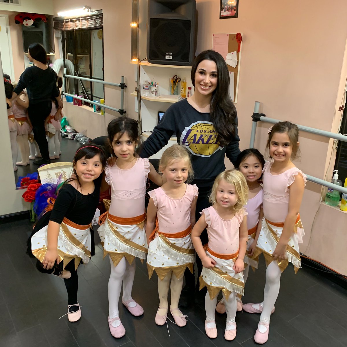 fsmdofficial's tweet photo. Happy Tuesday! Join our intimate and personalized #PreDance classes at Five Star Music & Dance Academy! It is so important to focus on each and every one of our students with true top quality during our group classes! 818.502.1739. https://t.co/wGAaZr3b9U @ellenieofficial 🌟 https://t.co/R9tP91QKlF
