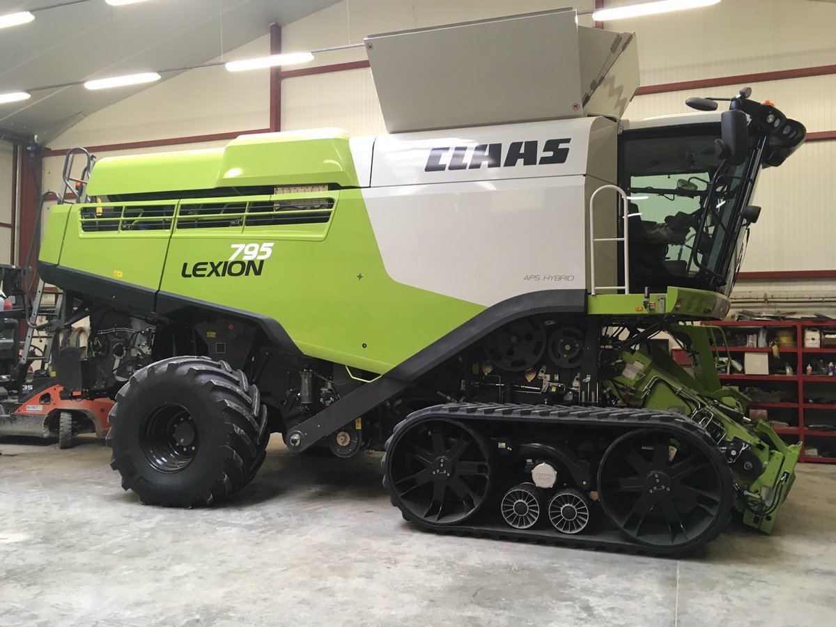 BNourissonpro's tweet photo. Superbe Journée reportages avec @agriculteuraujo chez EARL Lefebvre X-Y et @DamsDeere ! C’était humide 💦 froid ❄️avec une terre amoureuse mais un grand plaisir 😄 de partager sur les enjeux et gestion de leurs exploitations. Merci encore pour l’accueil 👍🏻 . https://t.co/217XFSAsgv