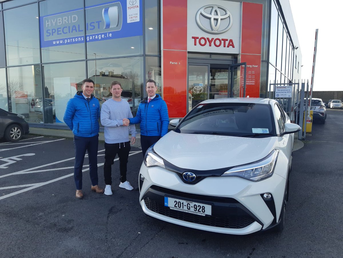 Our brand ambassador <a href="/kieranmarmion/">kieran marmion</a> picking up his new 201 reg <a href="/toyotaireland/">Toyota Ireland</a> C-HR from the sales lads @FrannyT20 &amp; <a href="/GrahamMurphy94/">Graham Murphy</a> 
 Excellent fuel efficiency with a powerful 1.8 engine to get him to <a href="/connachtrugby/">Connacht Rugby</a> training on time 😋 #builtforabetterworld #toyota #hybrid