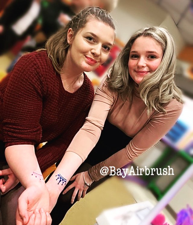 Awww 💓 Crown 👑 Glitter tattoo ✌️ Temporary skin art 👍 #glittertattoo #crowntattoo #uvtattoo #airbrush #glitter #uv #skinart #temporarytattoo #brixham #torbay #torquay #paignton #exeter #plymouth #totnes #newtonabbot #teignmouth #shaldon #dawlish #parties #events #weddings