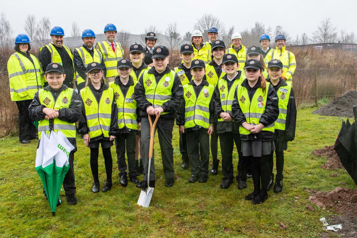 lauraellis01's tweet photo. Future Police Officers building our future HQ! Amazing to have young members of our #PoliceFamily, literally building our police future!

Thank you to everyone involved &amp; giving the @HeddluBach this opportunity.
#diolch #CommunityEngagement @GMPHeddluBach

https://t.co/CFhsORndsm https://t.co/mYgw5ZQ41N