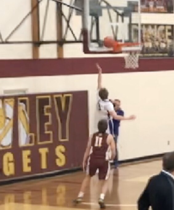 cobbersam7's tweet photo. Jr PG Adam Tonsfeldt with a steal &amp; layup for #1000 pts w/ Barnesville BB! Congrats Adam! #GoTrojans ⁦@mnbasketballhub⁩ ⁦@DLakesSports⁩ https://t.co/jCgP8YhMS0