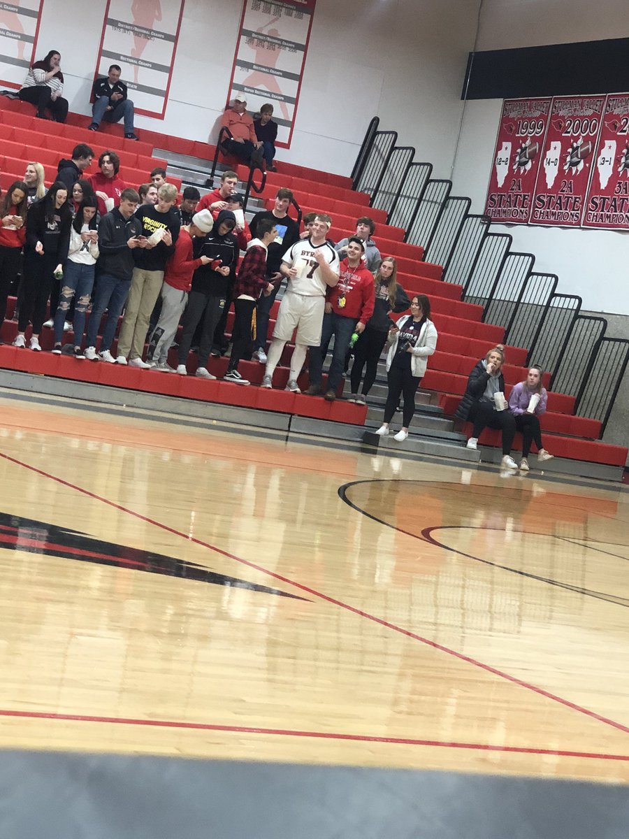 SVCardinalsAD's tweet photo. Great back &amp; forth game between SV &amp; Byron girls b-ball tonight! @ElsburyTyler enjoyed the view &amp; popcorn with our @svhsrowdycrowdy 🤣 Great basketball atmosphere tonight! #WeAreMCUSD https://t.co/qgLkIulQly