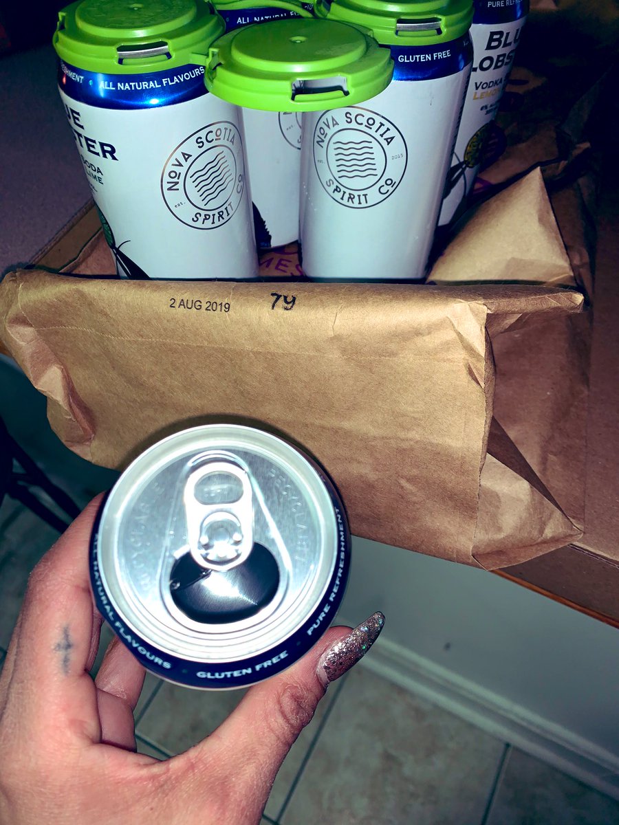 taashianna's tweet photo. Opening the first of your favourite and it being half full 😩😭 @NSspiritCo 

#hollowlobster #help https://t.co/imqFNCETnB