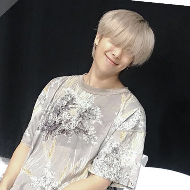 jjinneu1204's tweet photo. 남준이 귀여워 노루궁뎅이버섯같애 https://t.co/lxDcOxqi9P