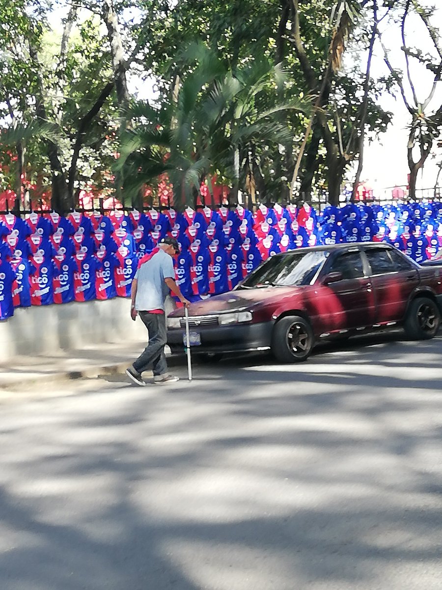🚨 Servicio Social 🚨

Necesitamos informarle a este gran aficionado que para el próximo partido de C. D. FAS el día domingo vs Once Deportivo F. C. tiene entrada gratuita en el sector sombra. 

Si lo ven, nos ayudan a informarle. 🤜🏼🤛🏼