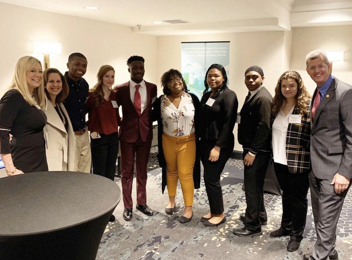 virginiafccla's tweet photo. #VAFCCLA is proud that one of our Powhatan High School #FCCLA members (@PowhatanF) met with the First Lady of Virginia, Pamela Northam, &amp; Secretary Daniel Carey at the YStreet breakfast today for Virginia Healthy Youth Day! Thanks for your advocacy, @ystreetva &amp; @HealthyYouthVA! https://t.co/Yf7Esd63bV