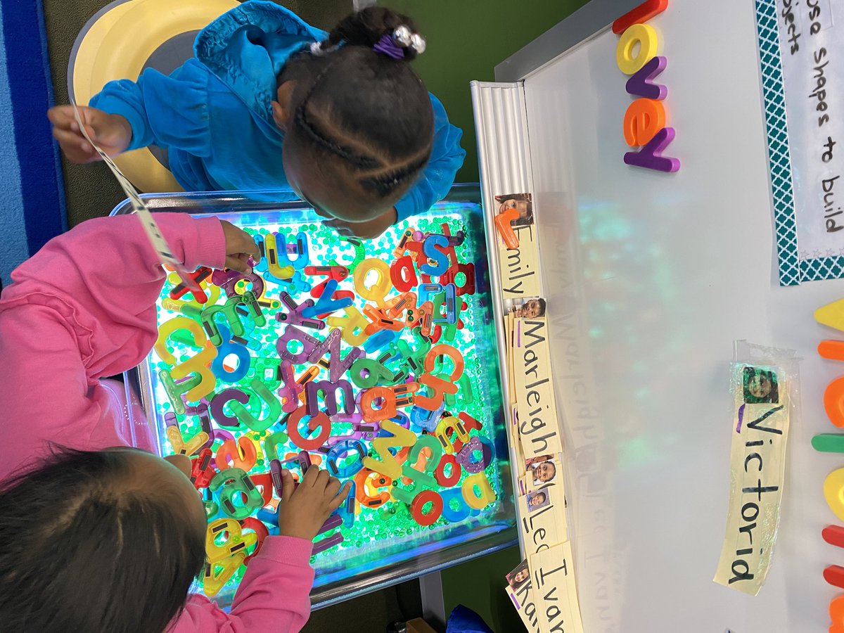 AngelaGilchrie1's tweet photo. Using sensory table to build our names. @HooverCFISD @CyFairISD #Hoorayforpk #Beahooverhero #CFISDspirit https://t.co/aI4SRTqsFr