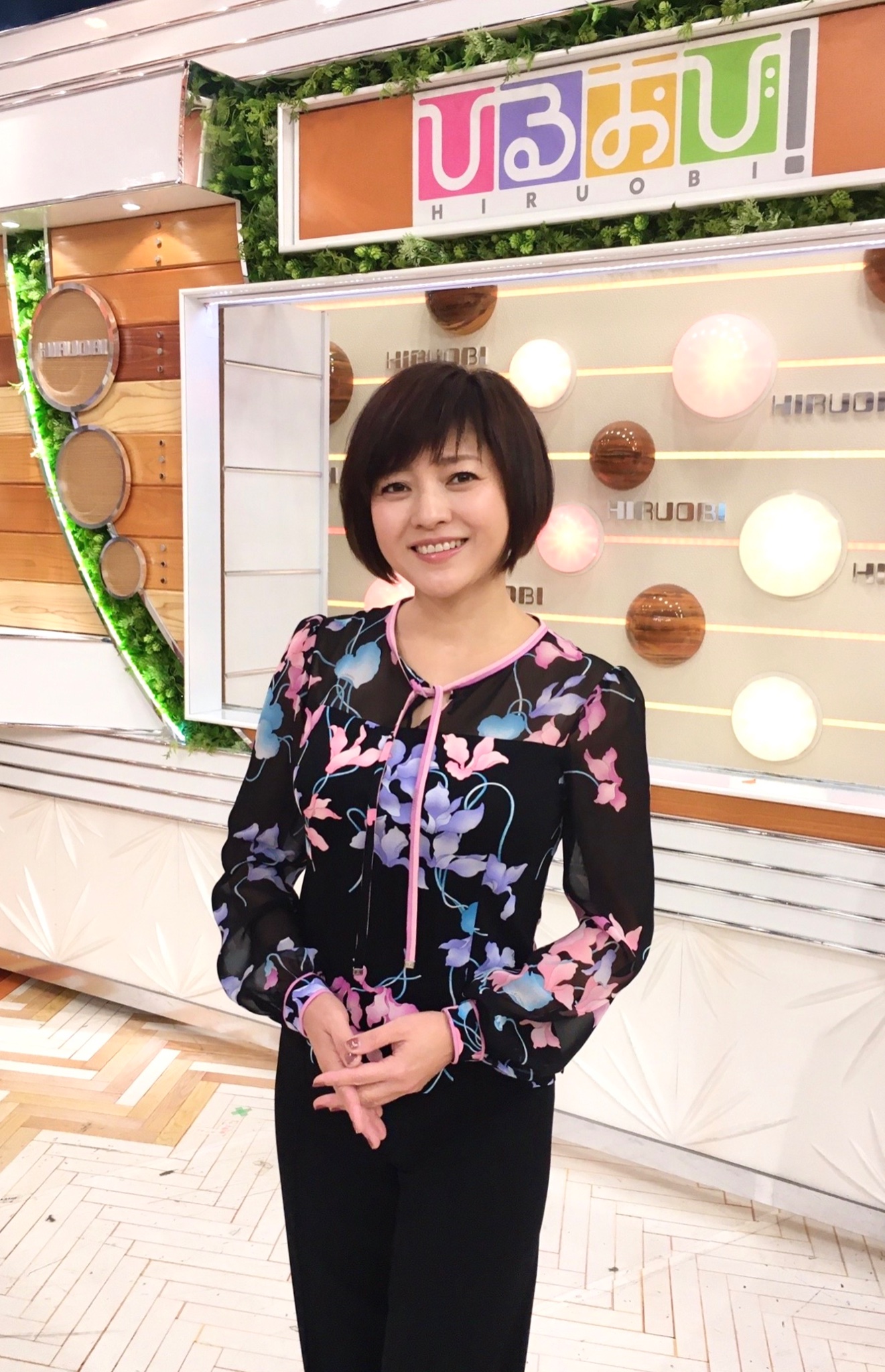 Puntolinea 本日tbs ひるおび 三田寛子が出演いたします お衣装はleonardさんです どうぞご覧ください ひるおび 三田寛子 T Co Upfk85g2tu Twitter