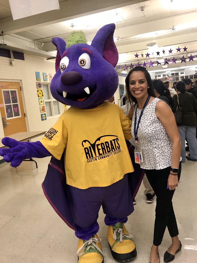 zamoranoteach's tweet photo. @SadlerMeansYWLA Early College &amp; HS Planning Family Night was a success! @GusGarciaYMLA joined us too! Thanks to @NortheastECHS @EchsLbj @ACCHSPrograms @LiteracyCo @Skillpoint our community is stronger and better prepared for success 👩🏽‍🎓✊🏽👨🏼‍🎓#GEARUPworks @GEARUPAustinISD https://t.co/NKdJ65fup5