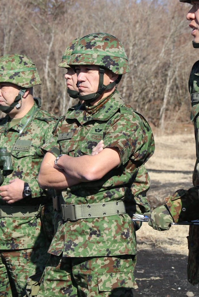 陸上自衛隊 第1師団の師団長の大庭陸将。冬でも腕捲りされる有名な方で