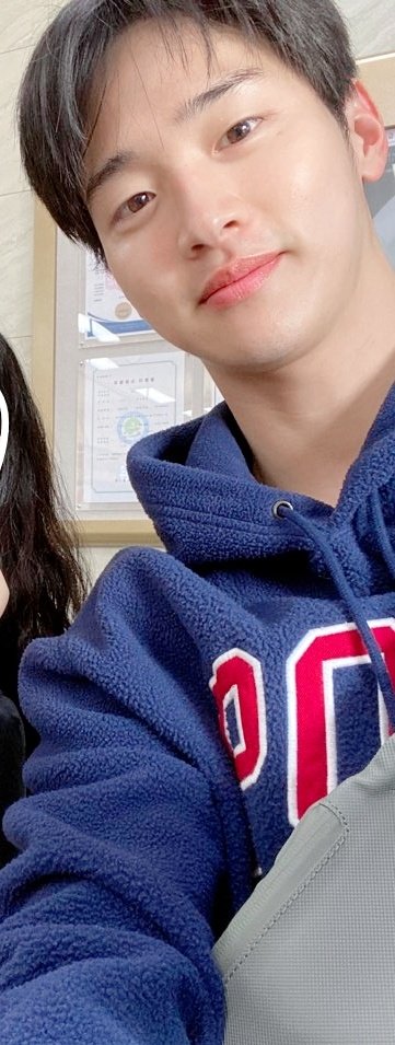 #장동윤
#장동윤응원해
동윤아♡ 실물이 진짜 잘 생겼는데
대구 휴게소ㅜㅜ 난 이미 시골와서
못가는 ㅜㅜ 사진 찍어 올려주신
분들 모두 올해 복 더 많이 받으세영♡
올해 두루 다 잘되실거에요♡
와 진짜 대박이다ㅜㅜ