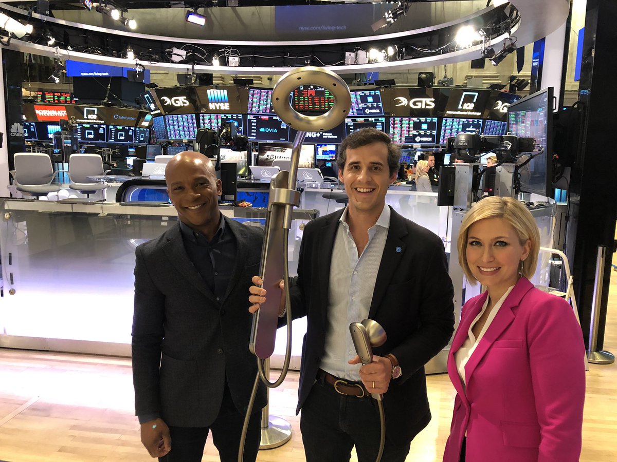 philipwinter_'s tweet photo. Thanks @jonfortt @MorganLBrennan @carlquintanilla ! awesome to be on the @NYSE floor talking with you about @nebia 🚿 . The 🌍 needs better solutions for 💦. We think a better shower that saves water should be a part of the solution. @CNBC @SquawkAlley https://t.co/TEOVLK1NP3