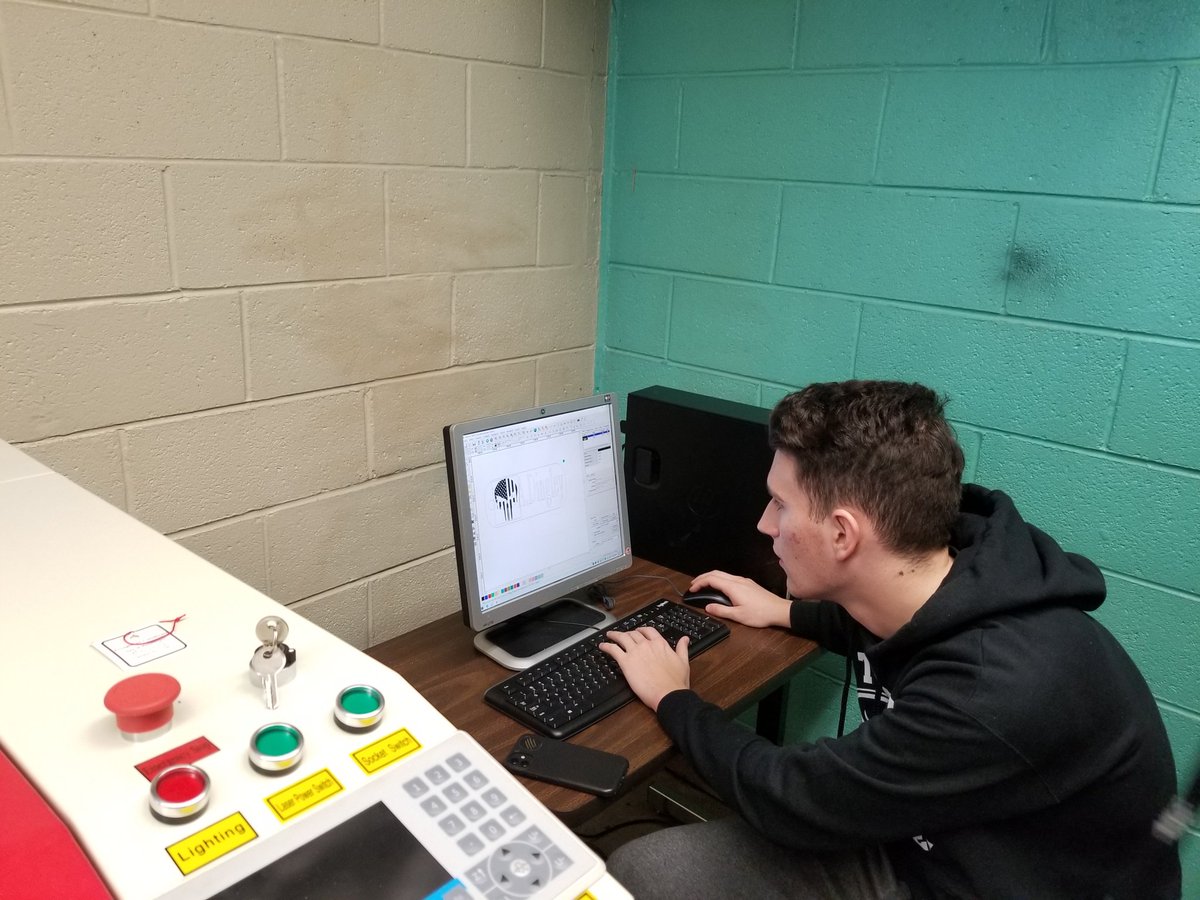 Ajoux66's tweet photo. Truman Engineering students using our new laser engraver.
#BTSDTigers https://t.co/QmEGO1xThr