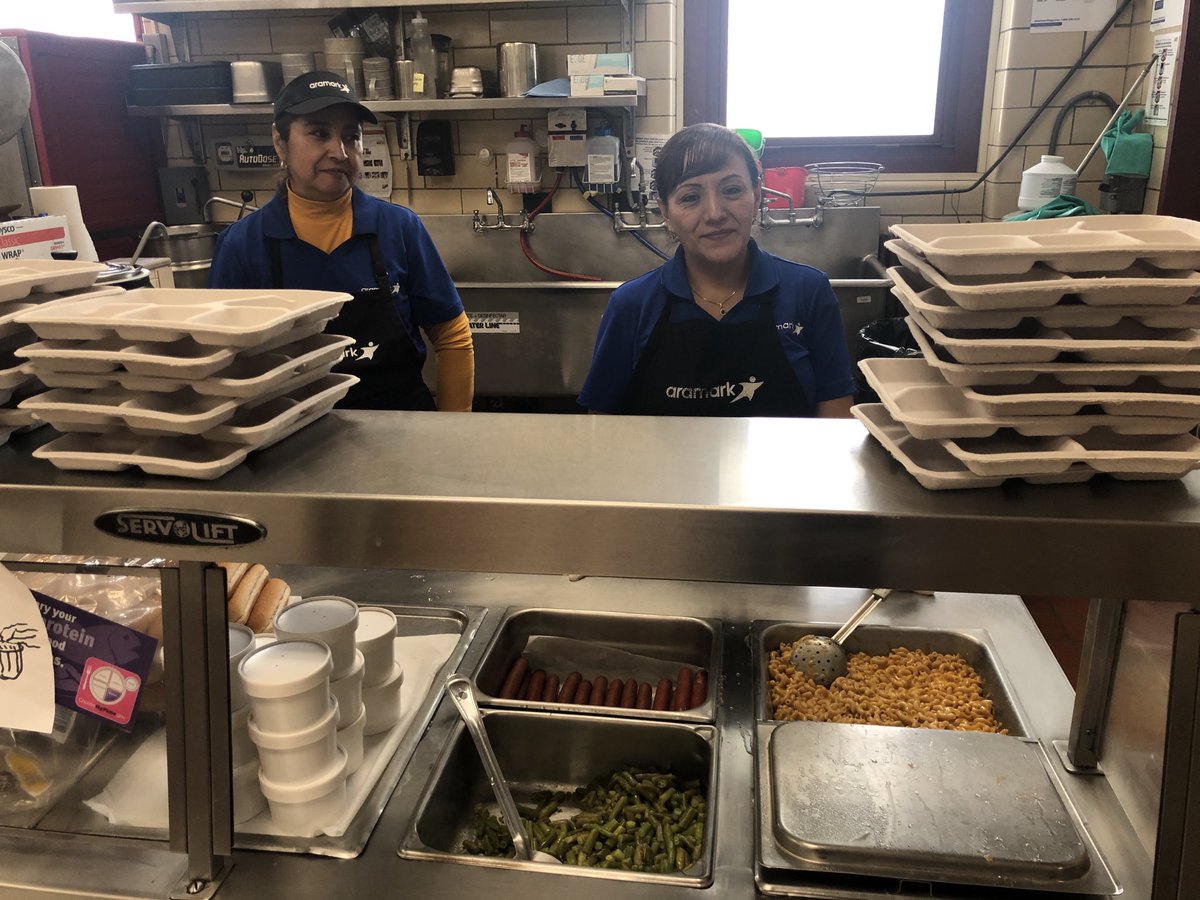 RossCoops31's tweet image. Blanca and Dolores are amazing! And hot dogs and mac &amp;amp; cheese is my favorite lunch!  ⁦@RBSChappaqua⁩ ⁦@TonySinanis⁩ ⁦@chackerman1⁩ #WeAreChappaqua #foodchat