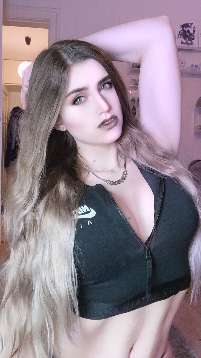 AdelineFrostxx's tweet photo. I’m back 🖤 
500RTs to see the A$$ 💎 https://t.co/d3HpgiBlok