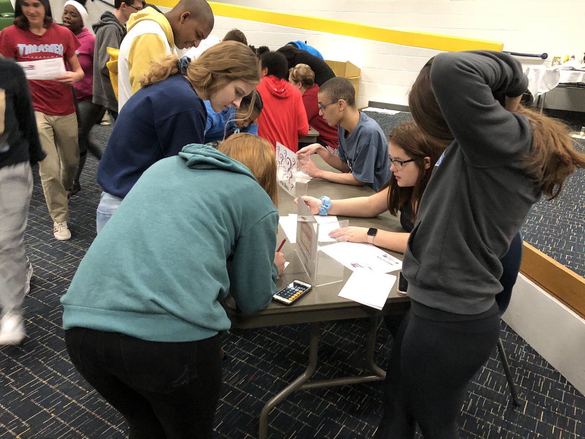 Andreapsmolin's tweet photo. Real Life Learning thanks to @BeachMunicipal, K Simmons, and the @olhsptsa. Students learned about the importance of paying yourself first, looking for discounts, reading the small print, negotiating, and so much more! #handsonlearning #learningcanbefun
#Realitystore
#dolphins https://t.co/cPzwy1Baew