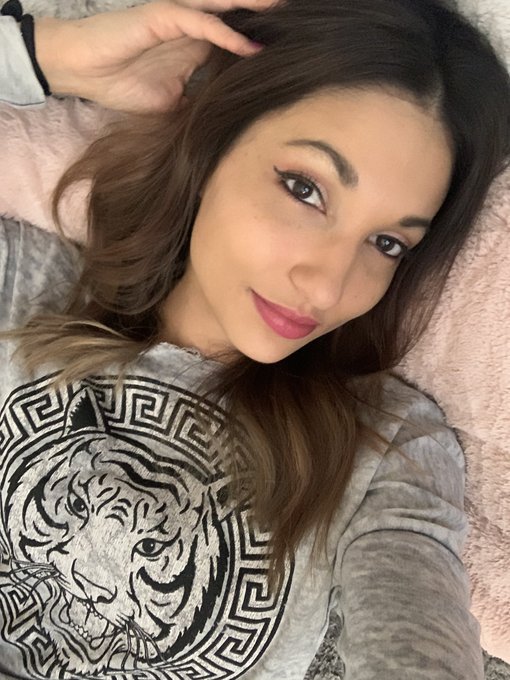 How’s everyone’s week going? https://t.co/JY8xJmBv8T<a href="/tag/manyvids"class="tags"><span>&#35;manyvids</span></a><a href="/tag/mvsales"class="tags"><span>&#35;mvsales</span></a>