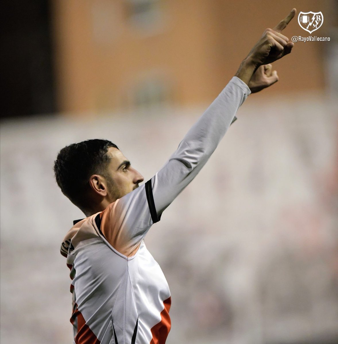 RayoVallecano's tweet photo. ⚡️Tanda de Penaltis 
Lanza @catena_94: ⚽️Gooooooooolllll!!!!!!! (4-2) Estamos en octavooooooosss de #CopaDelRey!!!! https://t.co/pTwzufLy1M
