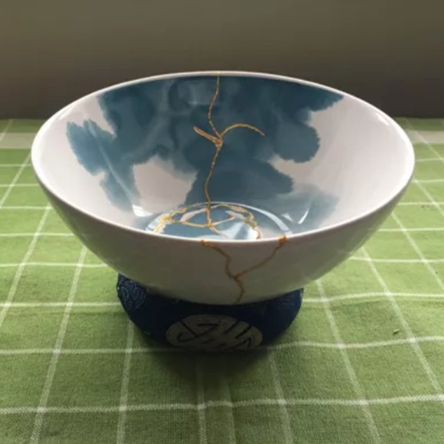 KINTSUGI BOWL WORKSHOP
SUNDAY, FEBRUARY 2nd, 2020 9am–2pm Cost $100
All Materials Provided
This workshop utilizes a meditative process through a tangible medium to help develop resiliency &amp; healing in the face of loss or trauma.

Visit oakvilleartsstudio.com for info and booking