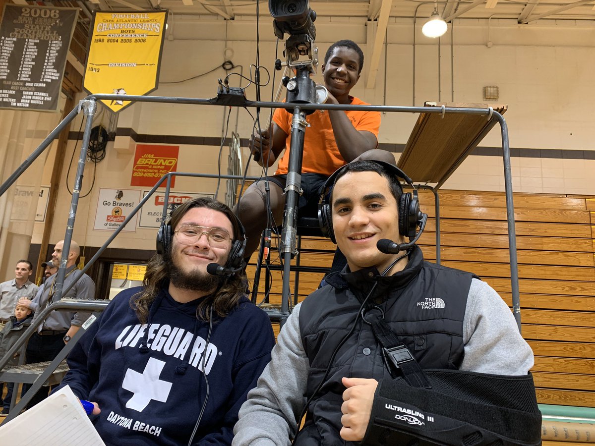 gami_tv's tweet photo. Color commentating 👍 https://t.co/PklwoK0U71