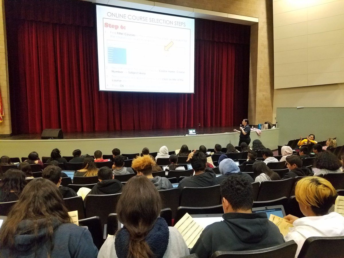 GFHScounseling's tweet photo. Students getting ahead of the game, registering for next year's classes with their counselors! #ThinkGodinez https://t.co/i1xToD9DTq