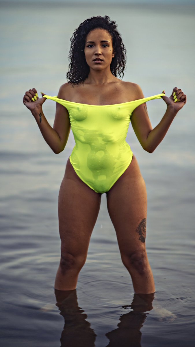 DesignYourSoul's tweet photo. [ BIKINI BOTTOM 2/3 ]
✨Which is your favourite 1,2,3 or 4?✨

#DesignYourSoul #MakeBLV #JayDos #Swimwear #Neon #Bikini #Photography #TorontoPhotographer #Toronto #TorontoModel #Model #travel #traveltoronto #sunset #sunsetlovers #oceanview #torontoisland #ThrowbackThursdays #TBT https://t.co/3tCpX7OyPt