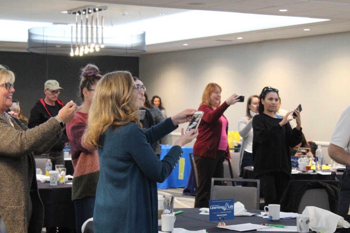 ArcadiaChamber's tweet photo. Guests learned plenty at yesterday's Learning Lab, hearing from speakers on how to use social media to your business' advantage. Thank you to our presenters from @KWSMTeam , @FoothillCU , @TCdentalcare , & SocialNetworx ππΌ
#aclearninglab #arcadiachamber #alwayslearning #arcadia https://t.co/Lozl4hrVjC