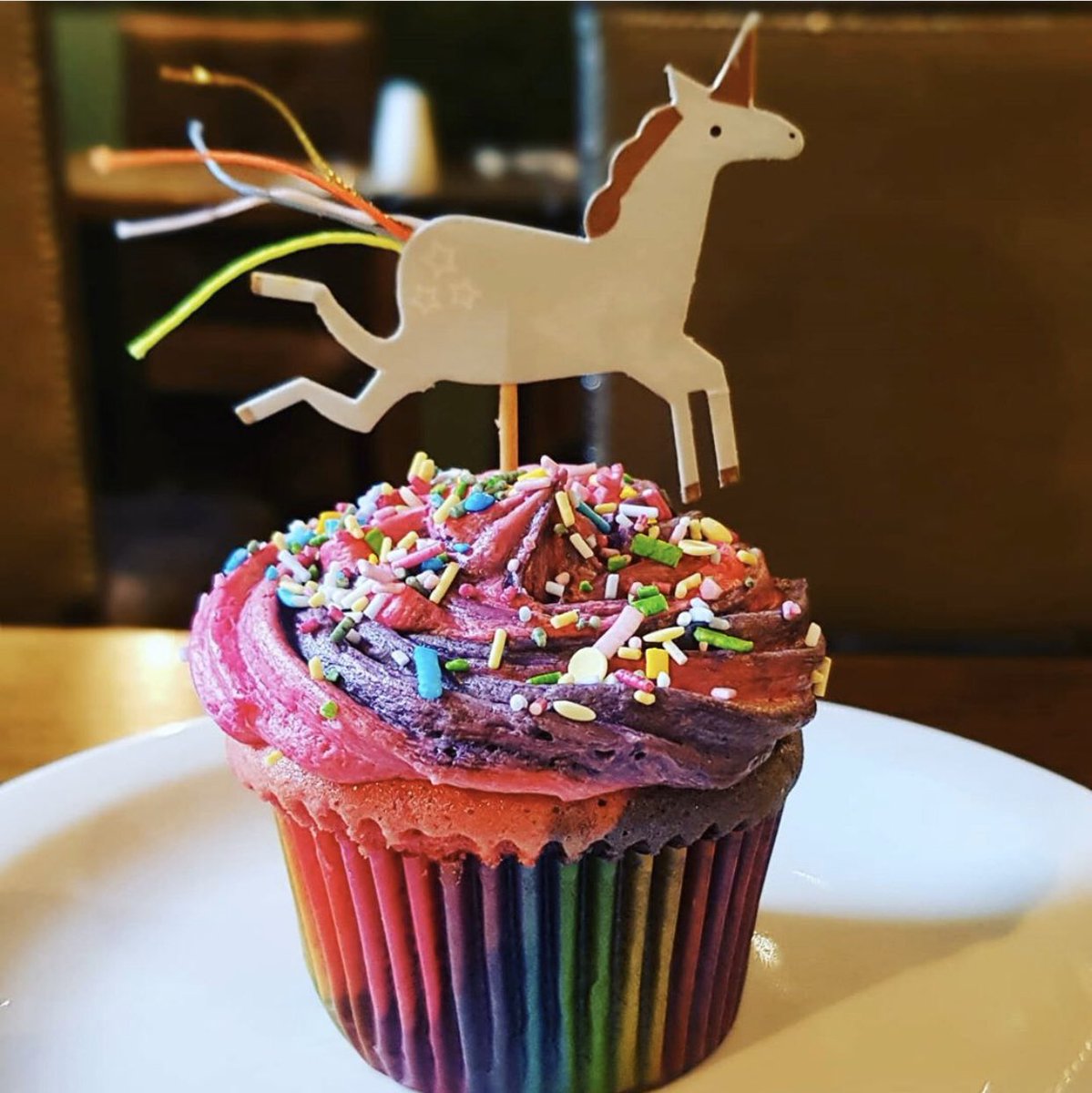 flamingcrust's tweet photo. Unicorn cupcakes are on this weekend.
Good luck to everyone getting their results, If you are upstairs and would like one of these please ask a member of staff.
@WhiteHorseStFld
#flamingcrust #cupcakes #cupcakeproject #cupcakedecorating #desserts #weekend #foodpic #instafood https://t.co/RtMXRGA49R